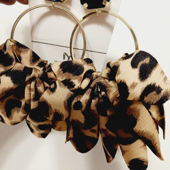 3 for $10 Fashion earrings - Picture 5 of 6